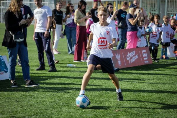 700 школьников сыграли на &laquo;Магнит. Уроке футбола&raquo; в Краснодаре