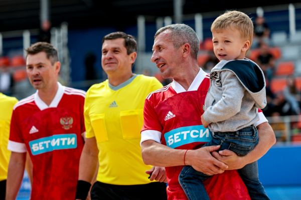 В Санкт-Петербурге прошёл Матч Звёзд и Легенд пляжного футбола