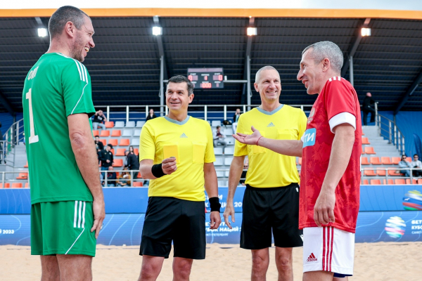 В Санкт-Петербурге прошёл Матч Звёзд и Легенд пляжного футбола