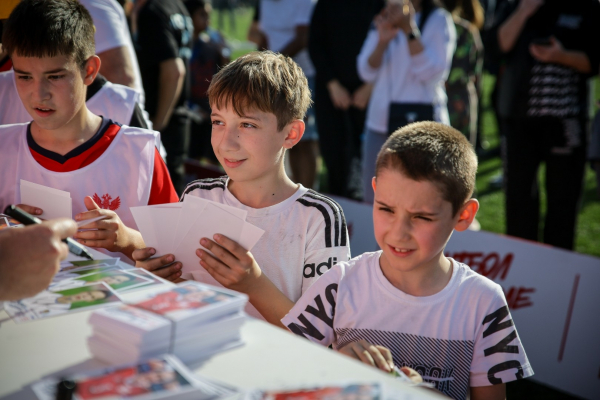 700 школьников сыграли на &laquo;Магнит. Уроке футбола&raquo; в Краснодаре