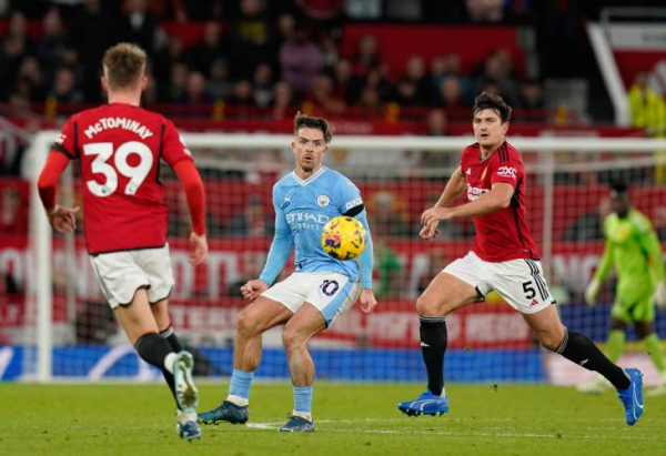 Манчестер &mdash; синий. Дубль Холанна помог &laquo;Сити&raquo; выиграть дерби &laquo;в одну калитку&raquo;