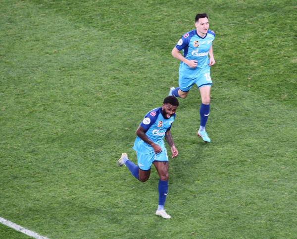 
        Подрезали крылья. &laquo;Зенит&raquo; обыграл дерзких выскочек и поднялся на 2-е место
        
        
        
	