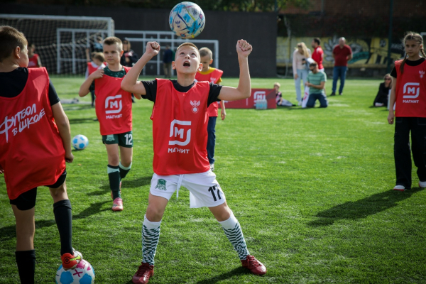 700 школьников сыграли на &laquo;Магнит. Уроке футбола&raquo; в Краснодаре