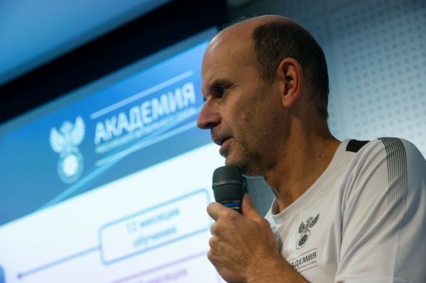 Академия РФС провела переаттестацию тренеров в Москве