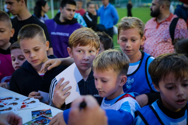 700 школьников сыграли на &laquo;Магнит. Уроке футбола&raquo; в Краснодаре