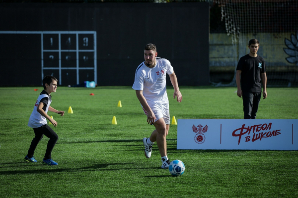 700 школьников сыграли на &laquo;Магнит. Уроке футбола&raquo; в Краснодаре