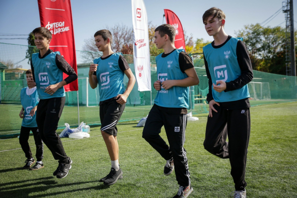 700 школьников сыграли на &laquo;Магнит. Уроке футбола&raquo; в Краснодаре