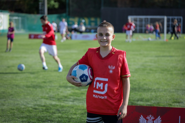 700 школьников сыграли на &laquo;Магнит. Уроке футбола&raquo; в Краснодаре