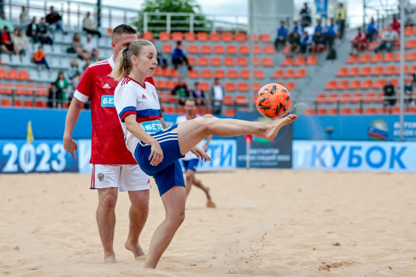 В Санкт-Петербурге прошёл Матч Звёзд и Легенд пляжного футбола