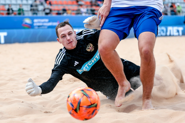В Санкт-Петербурге прошёл Матч Звёзд и Легенд пляжного футбола