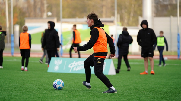 Амбассадоры РФС провели &laquo;Уроки футбола&raquo; в Вологодской области 