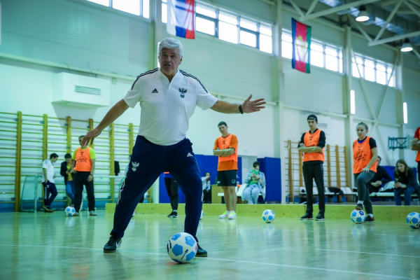 700 школьников сыграли на &laquo;Магнит. Уроке футбола&raquo; в Краснодаре