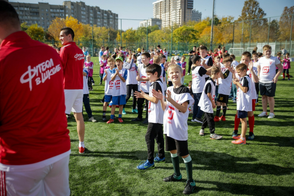 700 школьников сыграли на &laquo;Магнит. Уроке футбола&raquo; в Краснодаре