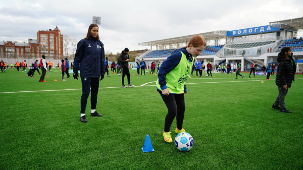 Амбассадоры РФС провели &laquo;Уроки футбола&raquo; в Вологодской области 