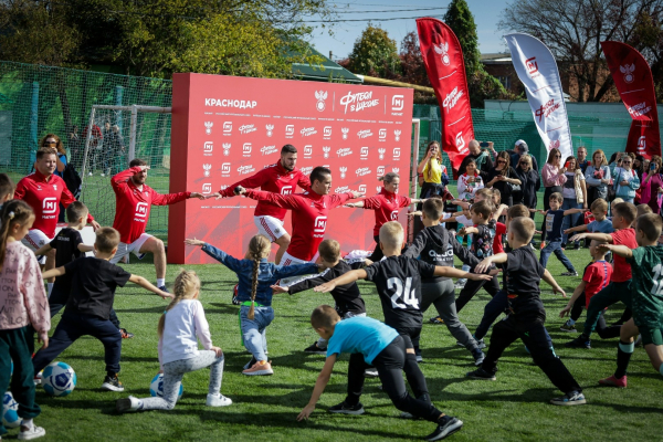 700 школьников сыграли на &laquo;Магнит. Уроке футбола&raquo; в Краснодаре