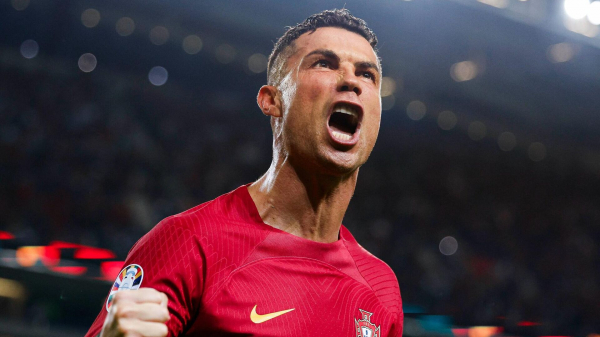 Роналду оставил смеющиеся смайлики под видео о восьмом "Золотом мяче" Месси