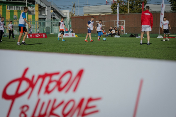 700 школьников сыграли на &laquo;Магнит. Уроке футбола&raquo; в Краснодаре