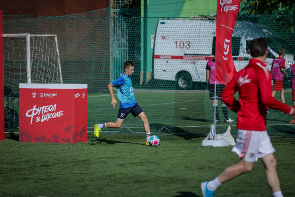 700 школьников сыграли на &laquo;Магнит. Уроке футбола&raquo; в Краснодаре