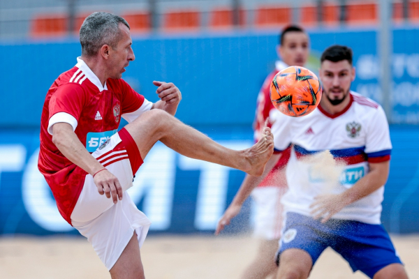 В Санкт-Петербурге прошёл Матч Звёзд и Легенд пляжного футбола