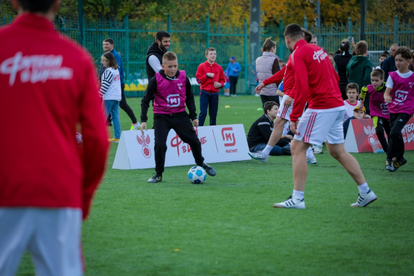 700 школьников сыграли на &laquo;Магнит. Уроке футбола&raquo; в Краснодаре