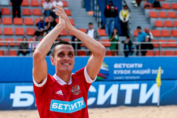 В Санкт-Петербурге прошёл Матч Звёзд и Легенд пляжного футбола