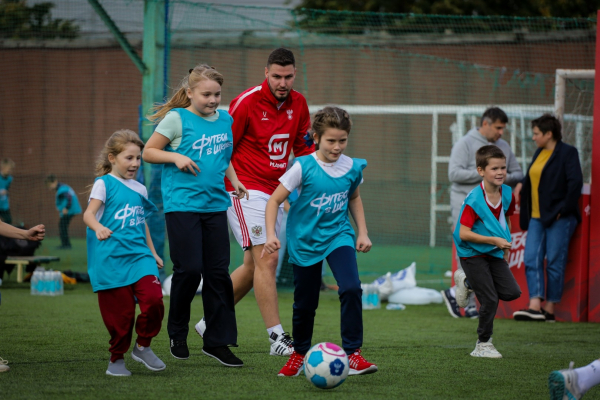 700 школьников сыграли на &laquo;Магнит. Уроке футбола&raquo; в Краснодаре