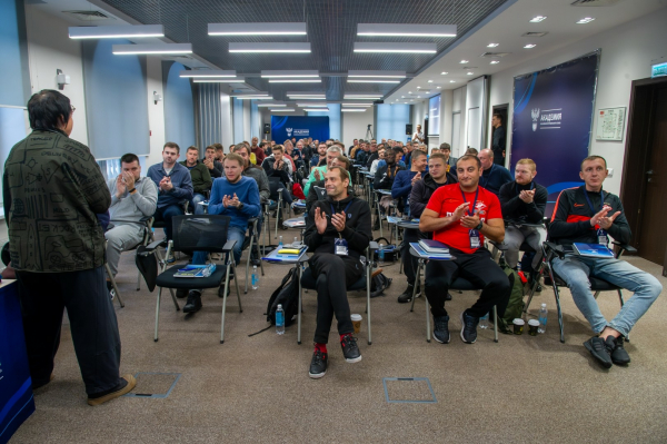 Академия РФС провела переаттестацию тренеров в Москве