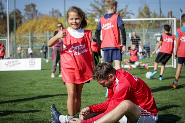 700 школьников сыграли на &laquo;Магнит. Уроке футбола&raquo; в Краснодаре