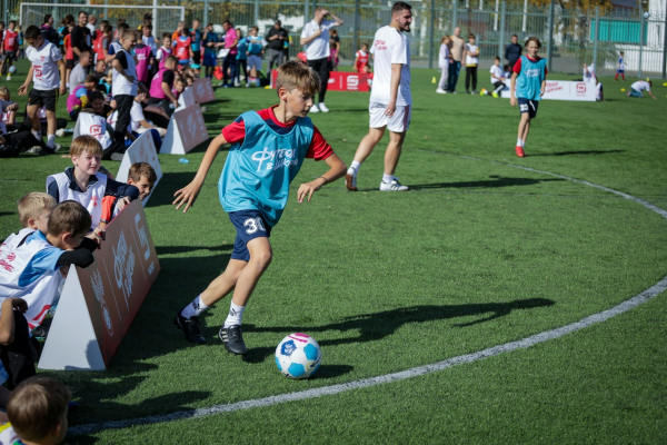 700 школьников сыграли на &laquo;Магнит. Уроке футбола&raquo; в Краснодаре