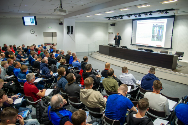 Академия РФС провела переаттестацию тренеров в Москве