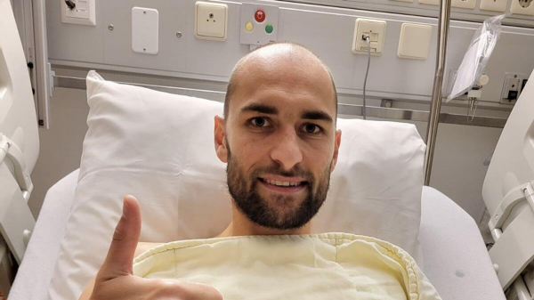 Матч АЗ &ndash; "НЕК Неймеген" не будет доигран после потери сознания игроком Достом