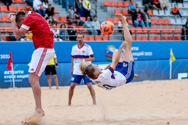 В Санкт-Петербурге прошёл Матч Звёзд и Легенд пляжного футбола