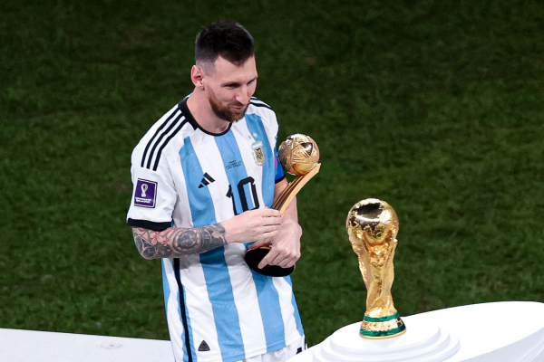 &laquo;Золотой мяч&raquo; &mdash; 2023: кто лучший игрок мира в сезоне-2022/2023 &mdash; Месси, Холанд, Мбаппе, голосование, рейтинг