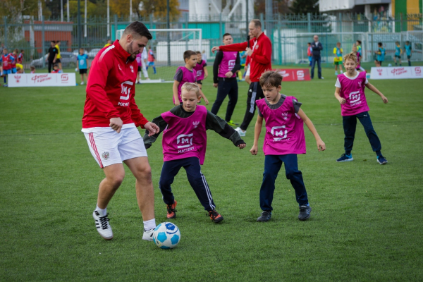 700 школьников сыграли на &laquo;Магнит. Уроке футбола&raquo; в Краснодаре