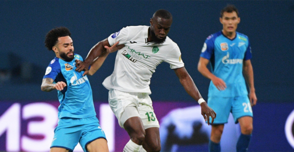 
        &laquo;Зенит&raquo; &ndash; один в погоне за &laquo;Краснодаром&raquo;. &laquo;Ахмат&raquo; опять забил первым, но на всю игру команды Ромащенко не хватило
        
        
        
	