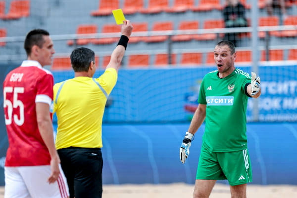 В Санкт-Петербурге прошёл Матч Звёзд и Легенд пляжного футбола