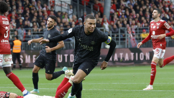 Дубль Мбаппе помог "ПСЖ" вырвать победу в матче с "Брестом"