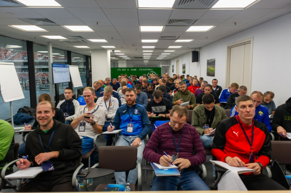 Академия РФС провела переаттестацию тренеров в Москве