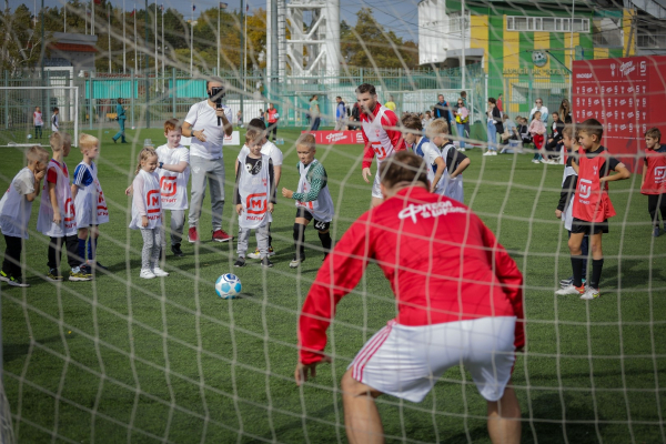 700 школьников сыграли на &laquo;Магнит. Уроке футбола&raquo; в Краснодаре