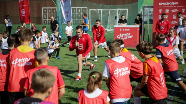 700 школьников сыграли на &laquo;Магнит. Уроке футбола&raquo; в Краснодаре