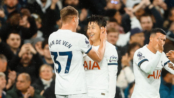 "Тоттенхэм" победил "Фулхэм" в лондонском дерби и возглавил таблицу АПЛ