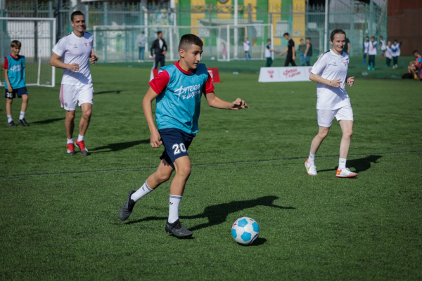 700 школьников сыграли на &laquo;Магнит. Уроке футбола&raquo; в Краснодаре