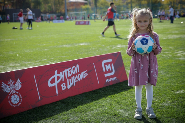 700 школьников сыграли на &laquo;Магнит. Уроке футбола&raquo; в Краснодаре