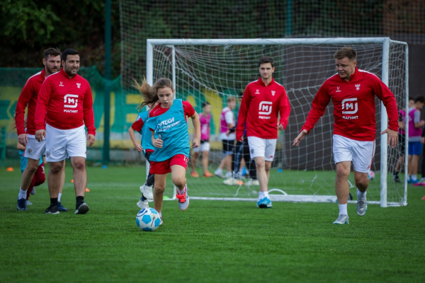 700 школьников сыграли на &laquo;Магнит. Уроке футбола&raquo; в Краснодаре