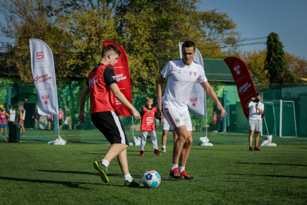 700 школьников сыграли на &laquo;Магнит. Уроке футбола&raquo; в Краснодаре