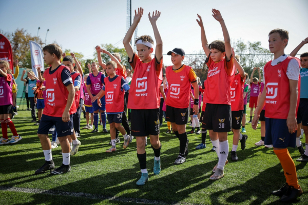 700 школьников сыграли на &laquo;Магнит. Уроке футбола&raquo; в Краснодаре