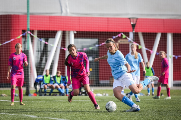 Более 190 футболисток стали участницами фестиваля ЮФЛ-девочки