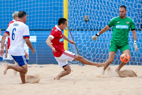 В Санкт-Петербурге прошёл Матч Звёзд и Легенд пляжного футбола