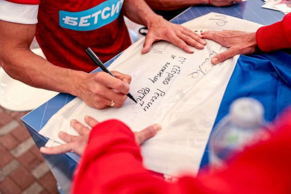 В Санкт-Петербурге прошёл Матч Звёзд и Легенд пляжного футбола