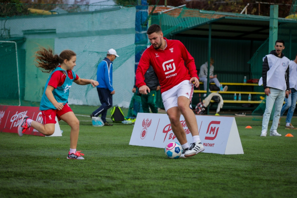 700 школьников сыграли на &laquo;Магнит. Уроке футбола&raquo; в Краснодаре